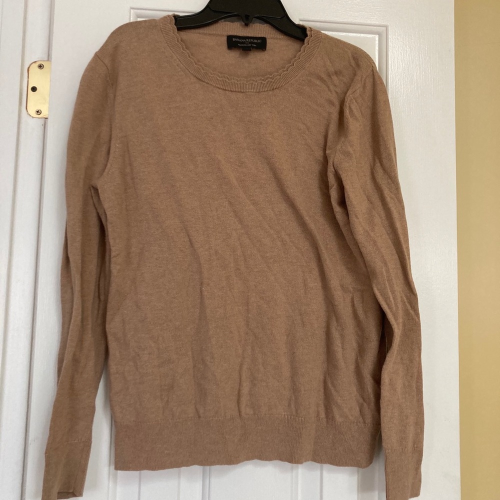 Banana republic camel colored crew sweater